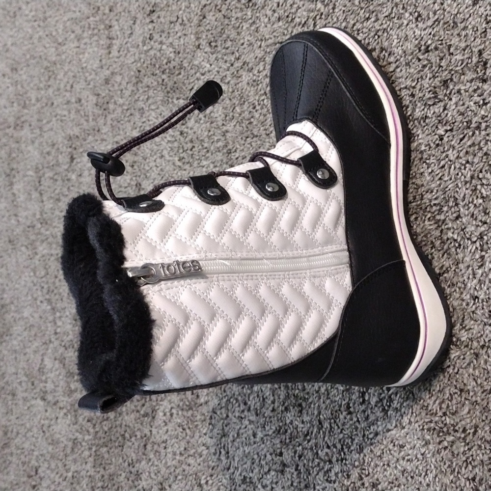 Totes Girls Makenzie Black & White Boots | Size 5 MED
